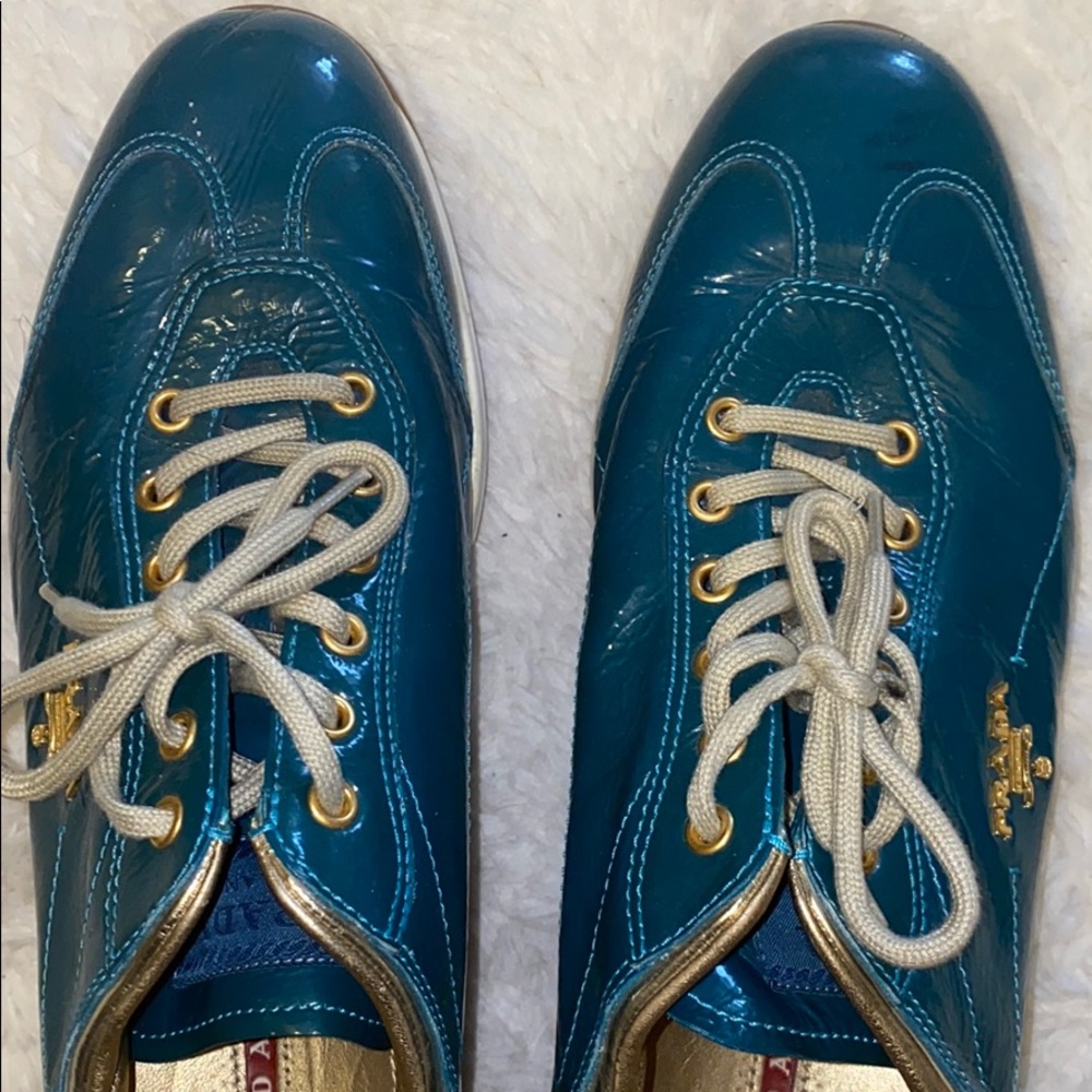 Prada - Picture 1 of 12